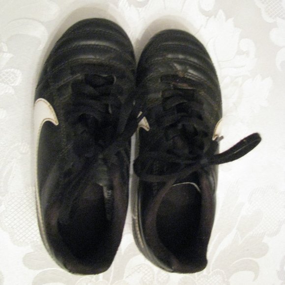 Nike black child kid soccer baseball cleats 11C sports athletic gym - Picture 5 of 7